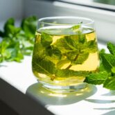 Ice,Tea,With,Mint,In,Glass,With,Fresh,Mint,Leaves